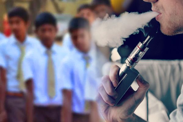 School Students Find E-Cigarettes, Cool