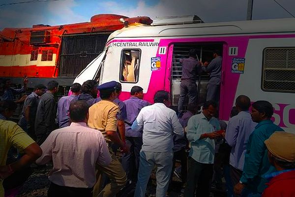 Trains Collide at Kacheguda, Hyderabad